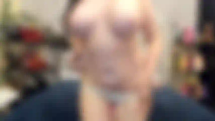 ( Gs.408) GoldieStar se produit dans un spectacle d'or. Roleplay (appelant tous les gars dans la pièce par leur nom...) 9 Minutes. Milf, gros seins, chatte poilue, squirting, plug anal en verre, anal, dp, godes tous blancs (19/12/2021).