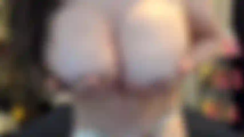 ( Gs.885) GoldieStar se produit dans un spectacle d'or - 11 minutes. Gros seins, gros cul, belle-fille, chatte poilue, éjacule, pieds nus, anal (8/1/2023).