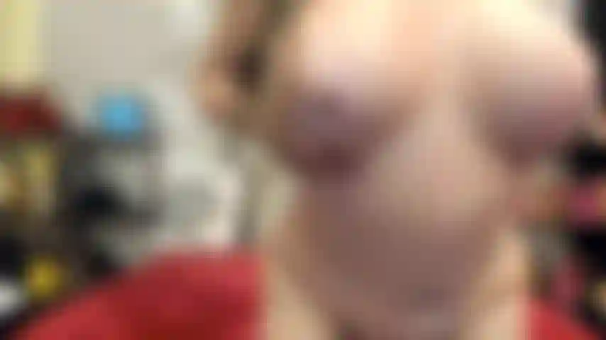 ( Gs.815) GoldieStar se produit dans un spectacle d'or - 11 minutes. Le mec, gros seins, jeux de pieds, anal, squirting, pieds nus, chatte poilue (19/11/2022).