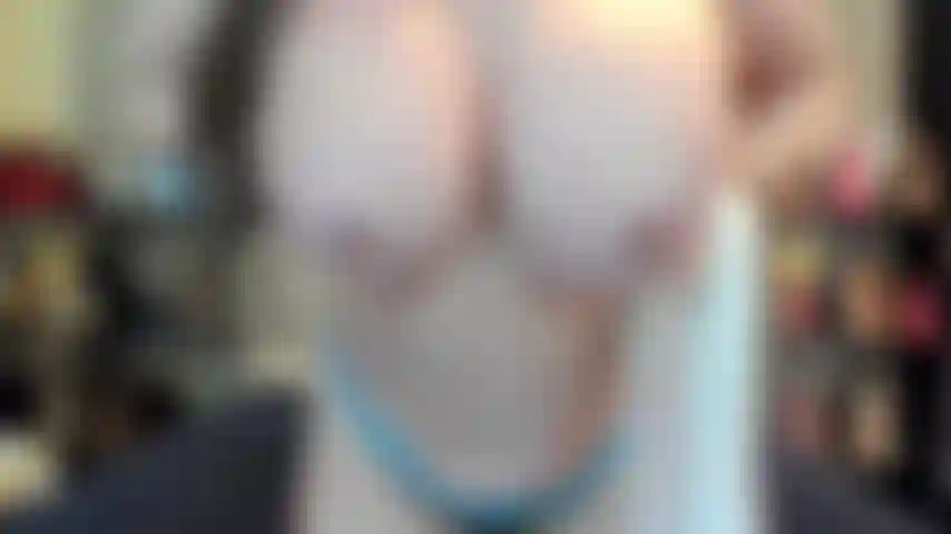 ( Gs.870) GoldieStar se produit dans un spectacle d'or - 10:01 minutes. Gilf, gros seins, chatte poilue, gros gode rose, gros gode noir anal, dp, squirting, pieds nus, chatte écartée (17/12/2022).