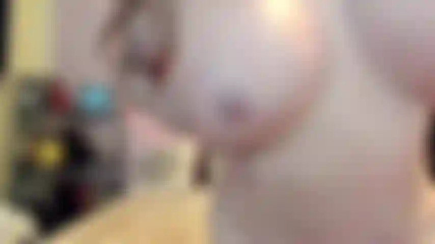 ( Gs.1056) GoldieStar se produit dans un spectacle d'or - 10 minutes. Pieds nus, gros gode rose, gros gode violet, anal, dp, gros seins, gros cul, gilf, chatte poilue, éjaculation féminine (22/07/2023 à 1h10)_1690002616517.