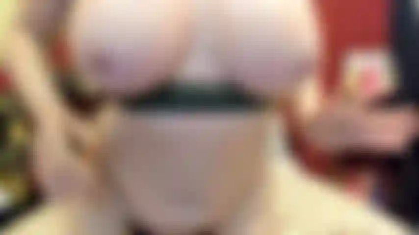 ( Gs.536) GoldieStar se produit dans un spectacle d'or - 11:01 minutes. Gros seins, belle-fille, jouet interactif lumineux, chatte poilue, pieds nus, équitation, squirting, anal, dp interracial (28/04/22).