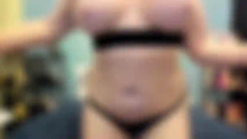 ( Gs.686) GoldieStar se produit dans un spectacle d'or - 11 minutes. Gros seins, jouet interactif, chatte poilue, gilf, squirting, anal, dp interracial (8/7/2022).