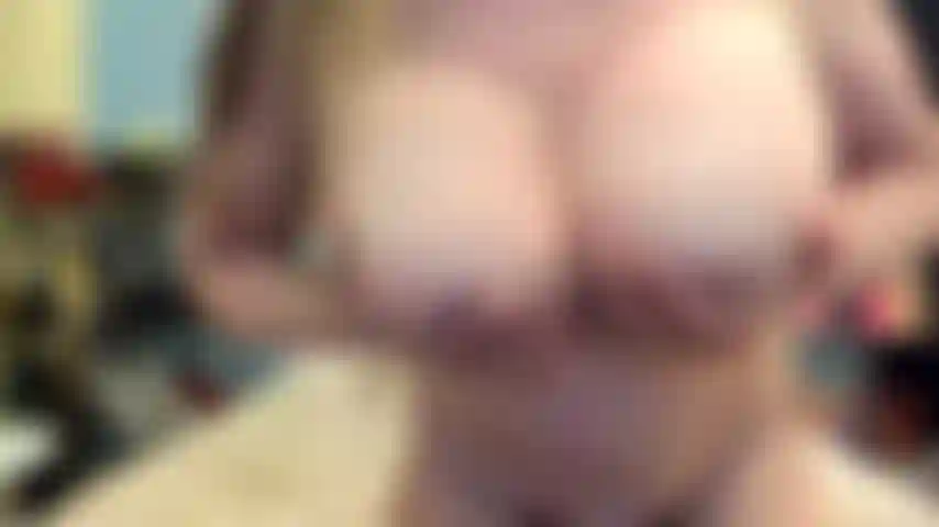 ( Gs.606) GoldieStar se produit dans un spectacle d'or - 8 :55 minutes. Gros seins, gros cul, chatte poilue, belle-fille, jouet interactif, anal, bourrage de culotte dans la bouche, éjacule, dp (10/06/2022).