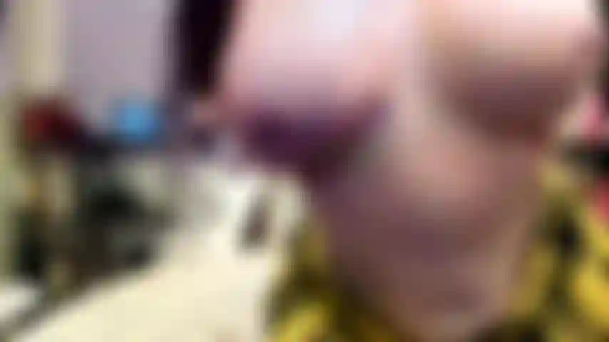 ( Gs.803) GoldieStar se produit dans un spectacle d'or - 11:01 minutes. Gros seins, gilf, chatte poilue, jupe à carreaux, pieds nus, gros gode rose, squirting, anal, dp (18/11/2022).