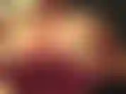 (105) GoldieStar dans cet ensemble de photos de diaporama porte un bikini à clous dorés.