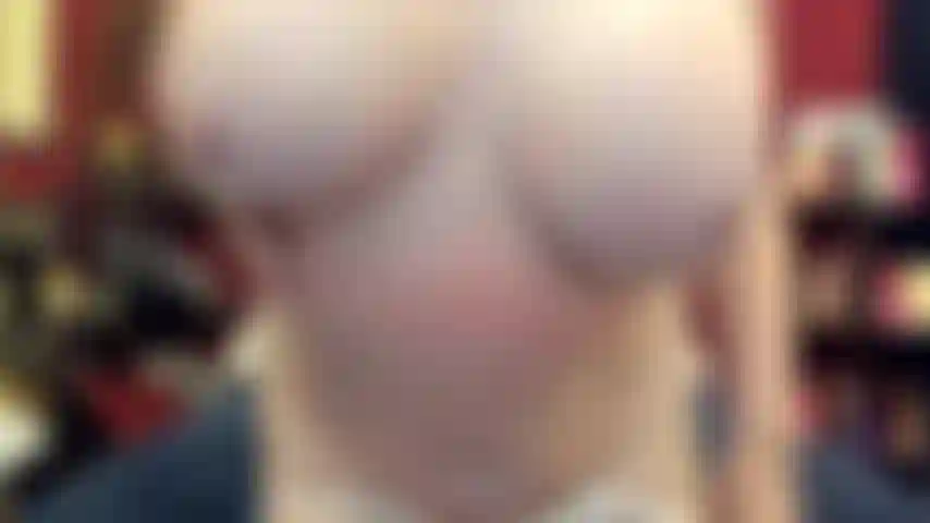 ( Gs.540) GoldieStar se produit dans un spectacle d'or - 8:01 minutes. Gilf, pieds nus, gros seins, jouet interactif, chatte poilue, squirting, anal, dp, godes tous blancs (28/04/22).