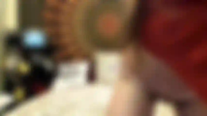 ( Gs.749) GoldieStar se produit dans un spectacle d'or - 10 minutes. Talon haut rouge, gros seins, gros cul, chatte poilue, gilf, éjacule, anal, dp (10/09/2022).