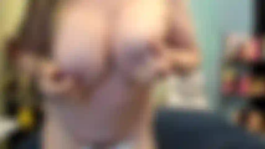 ( Gs.699) GoldieStar se produit dans un spectacle d'or - 12 minutes. Gros seins, gilf, chatte poilue, éjacule, anal, dp (12/08/2022).