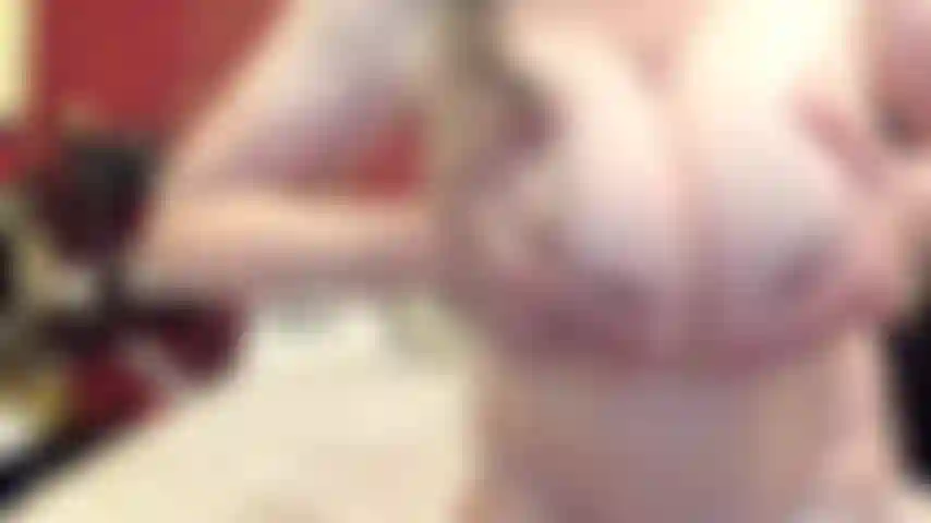 ( Gs.531) GoldieStar se produit dans un spectacle d'or - 14:59 minutes. Gros seins, belle-fille, huile, pieds nus, jouet interactif, anal, sperme crémeux, godes entièrement noirs (26/04/2022).