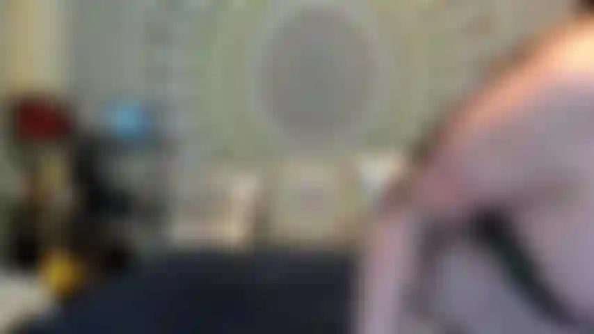 ( Gs.865) GoldieStar se produit dans un spectacle d'or - 9 minutes. Gros cul, gros seins, chatte poilue, belle-fille, huile, pieds nus, squirting, anal, dp, godes tous blancs (17/12/2022).