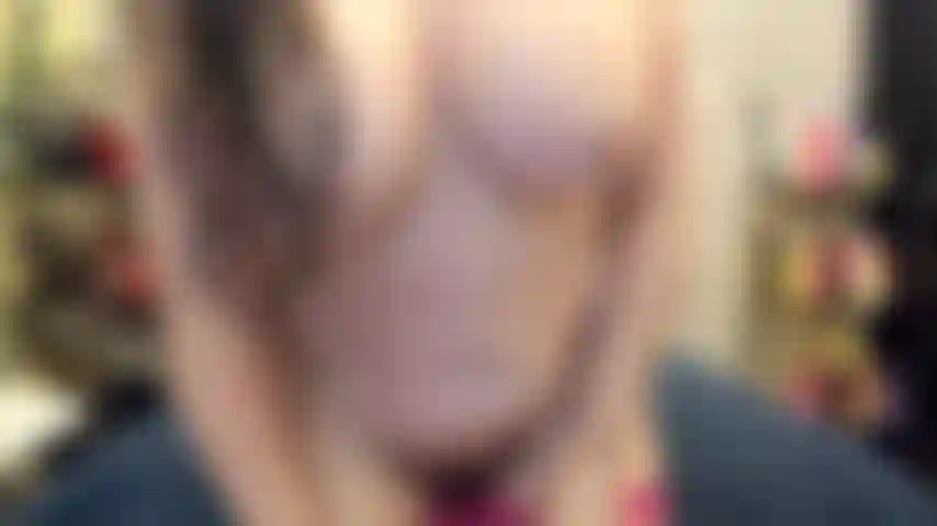 ( Gs.410) GoldieStar se produit dans un spectacle d'or. Roleplay (appelant tous les gars dans la pièce par leur nom...) 9 Minutes. Trentenaire, culotte rouge, gros seins, pieds/semelles nus, squirting, chatte poilue, anal, dp, chatte écartée, sperme crémeux (19/12/2021).