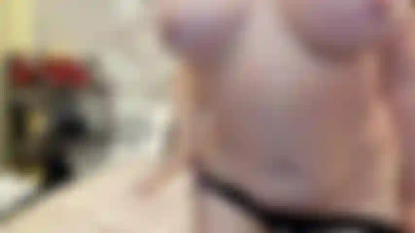 ( Gs.443) GoldieStar se produit dans un spectacle d'or. Roleplay (appelant tous ceux qui sont présents dans la pièce par leur nom...) 11 Minutes. Gros seins, gilf, squirting, pieds nus, jouet interactif, anal, dp, godes tous blancs (19/01/2022).