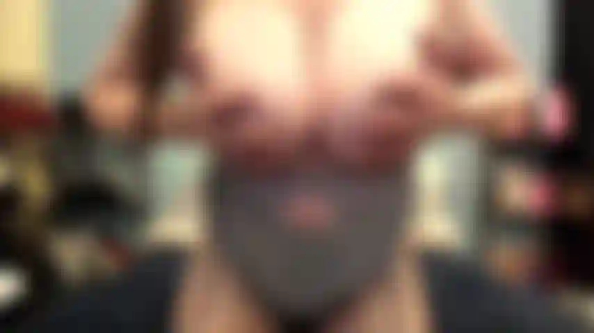 ( Gs.625) GoldieStar se produit dans un spectacle d'or - 11:01 minutes. Gros seins, chatte poilue, gilf, gros cul, chatte écartée, éjacule, pieds nus, anal, dp (23/06/2022).