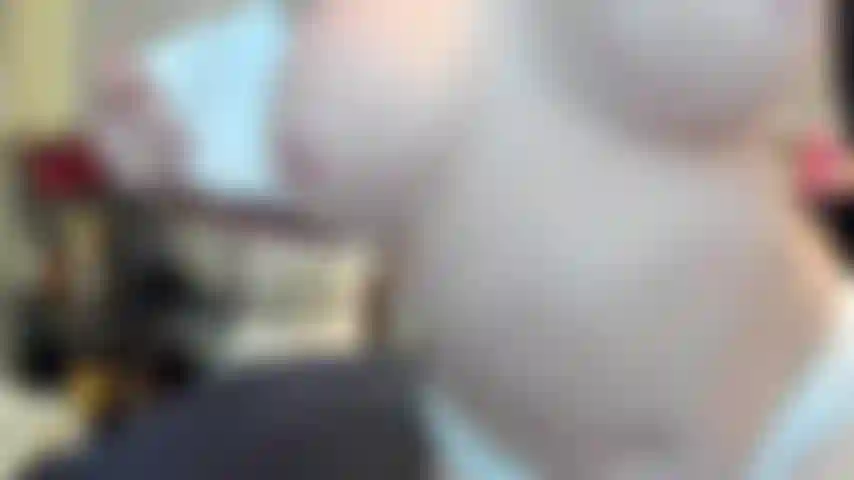 ( Gs.829) GoldieStar se produit dans un spectacle d'or - 9 minutes. Jouet interactif, gros seins, gros cul, jeu de chatte, squirting, anal, dp, gilf, pieds nus (12/4/2022).