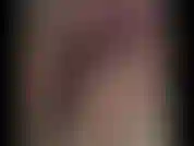 (27) GoldieStar joue avec sa chatte et parle sale...