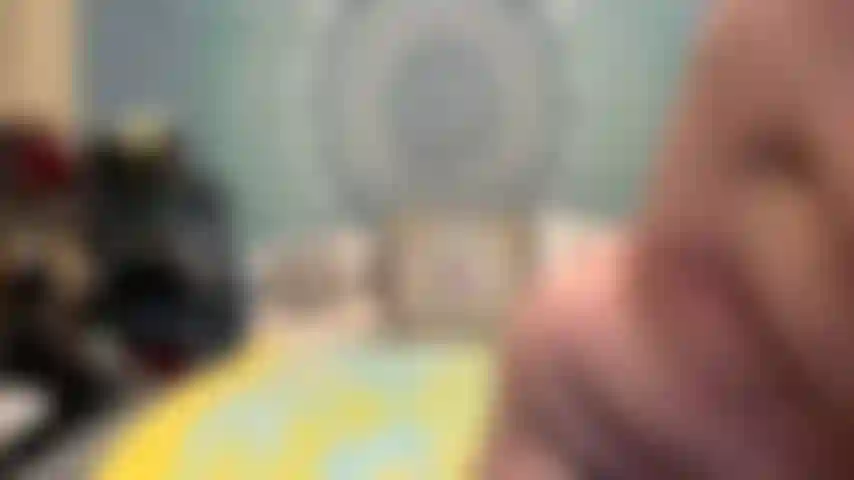 ( Gs.591) GoldieStar se produit dans un spectacle d'or - 9 minutes. Gros cul, gros seins, gilf, huile, éjacule, anal, dp interracial, orteils (28/05/2022).