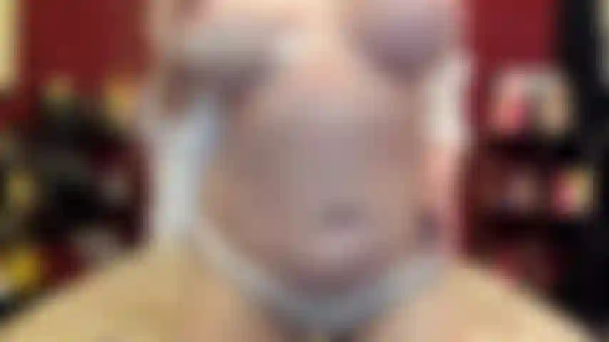 ( Gs.545) GoldieStar se produit dans un spectacle d'or - 11:01 minutes. Gilf, gros seins, jouet interactif, anal, dp, sperme crémeux, godes tous noirs (29/04/2022).