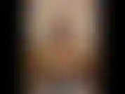 (70) GoldieStar dans cette série de photos de diaporama montre comment maman lui baise le cul sur la table de la cuisine avec un gode torpille noir portant des talons à lanières noires.