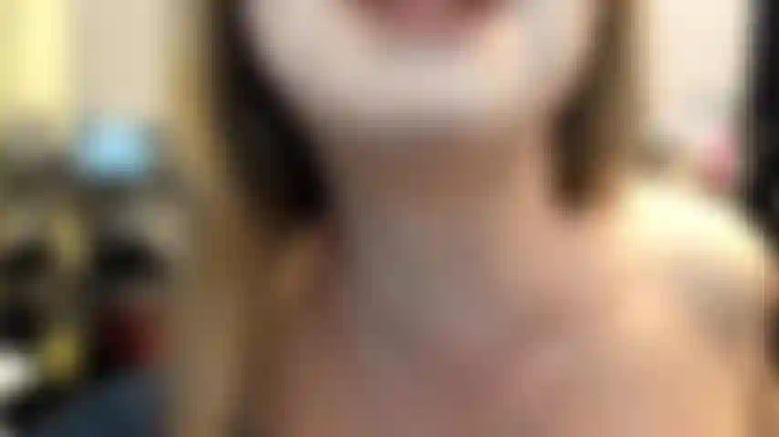 ( Gs.737) GoldieStar se produit dans un spectacle d'or - 9 minutes. Gilf, gros seins, gros cul, chatte poilue, pieds nus, squirting, anal, dp, jouet interactif, godes tous blancs (26/08/2022).