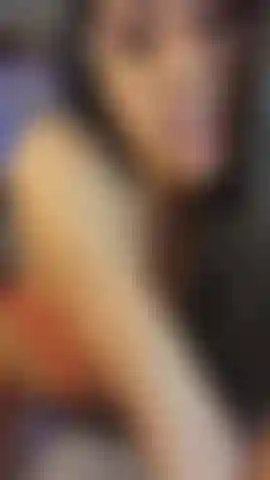 Une philippine excitée.