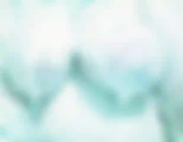 Vidéo de seins savonneux.