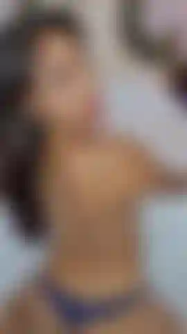 Une latina très excitée 🥵.