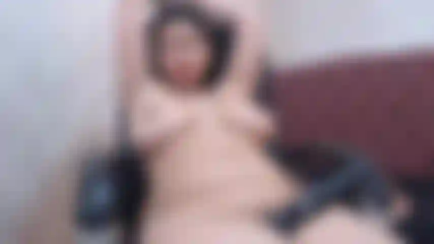 Domi, je baise ma chatte avec plaisir et je reçois des vibrations chaudes.