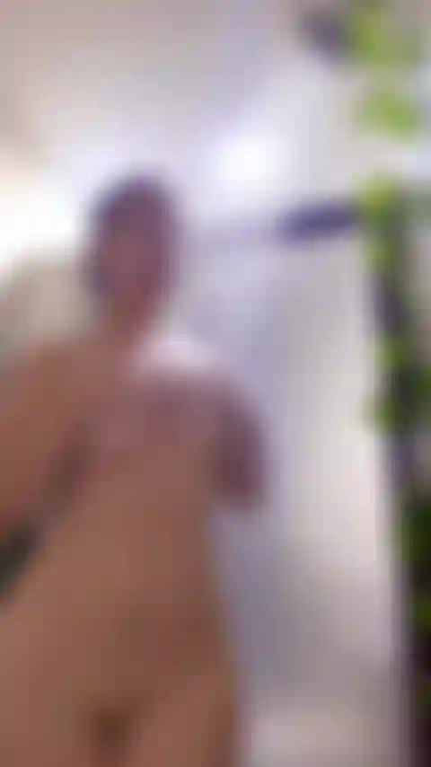 Viens à ma douche chérie.