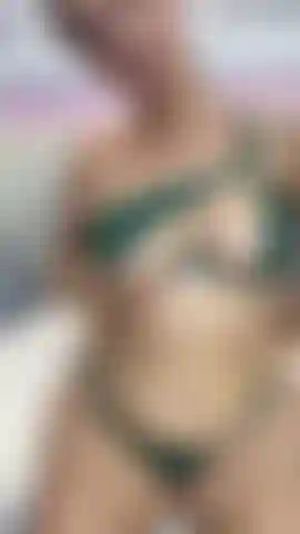 Je suce les orteils et je baise ma chatte.