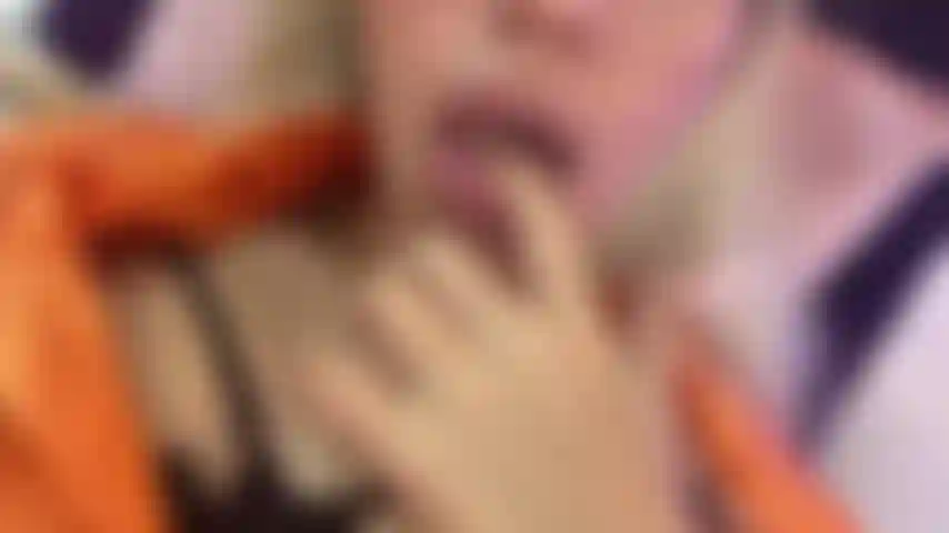 C'est à dire à quel point je suis riche, mouillée et coquine.