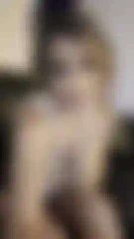 Joue avec moi dans le salon.