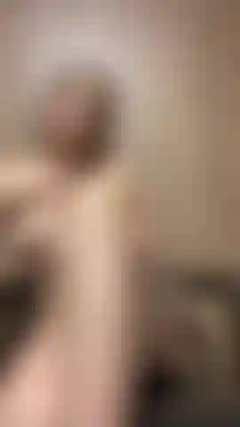 J'aime toucher mon corps huileux.