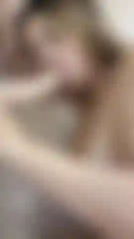 Regarde-moi sucer une autre bite.