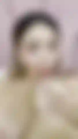 Viens chercher ma chatte humide.