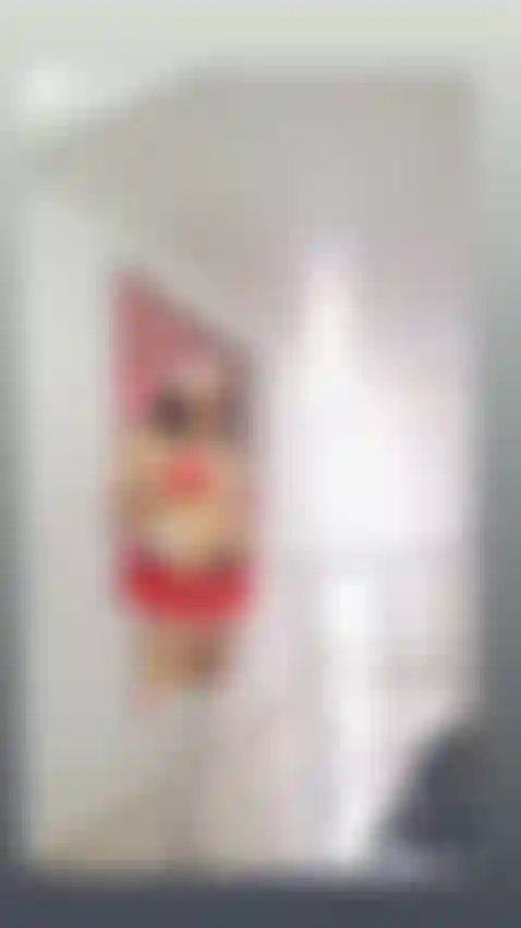 "This Christmas comes loaded with desire... and I am the gift that you won't be able to stop opening. Lights, lace and a mischievous spark make this album a hot fantasy under the tree. Let yourself be enveloped by my most provocative side and celebrate with me a good night... very, very bad. "