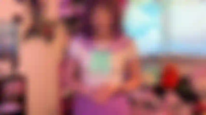 Une écolière a besoin de ta semence.