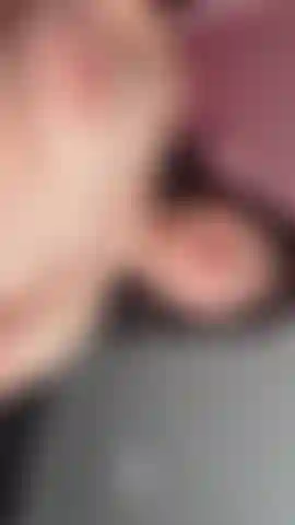 Nue et sauvage, je secoue mes seins et balance mes hanches, laissant chaque courbe bouger pour vos yeux.