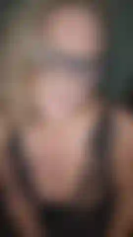 Laisse-moi te sucer la bite.