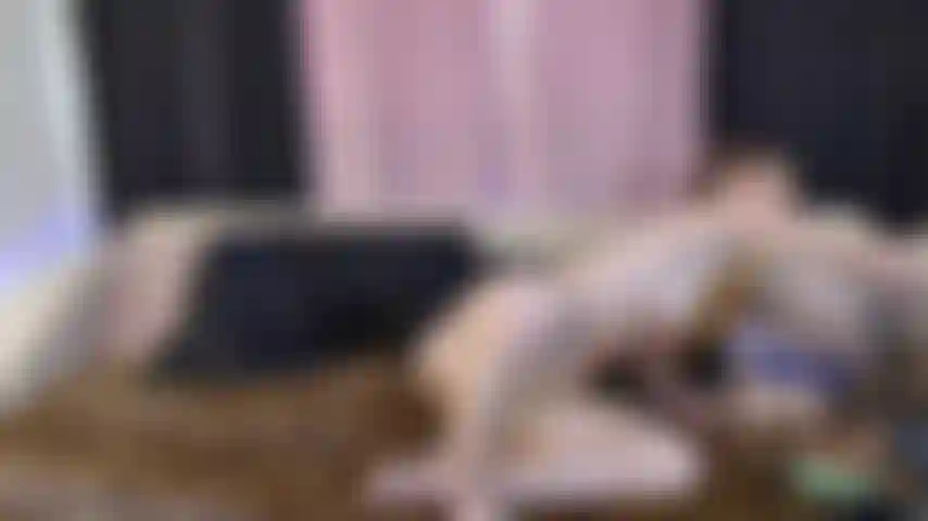 Je gicle sur mes pieds.