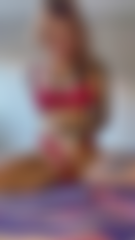Masturbation solo - viens me regarder baiser ma petite chatte serrée pour toi. J'ai envie d'une bite bien dure en moi !