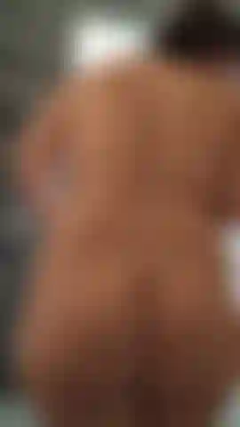 Voyeuse sous la douche.