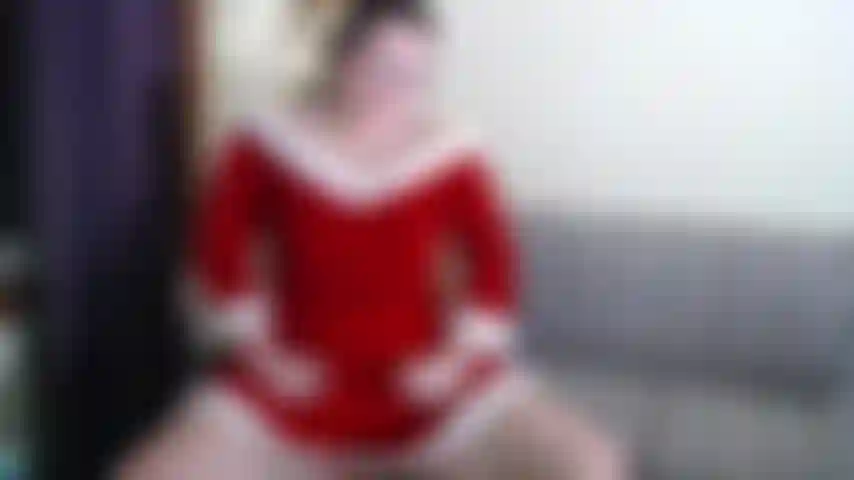 Mme, claus prend un aperçu d'un gode épais de 9 pouces.