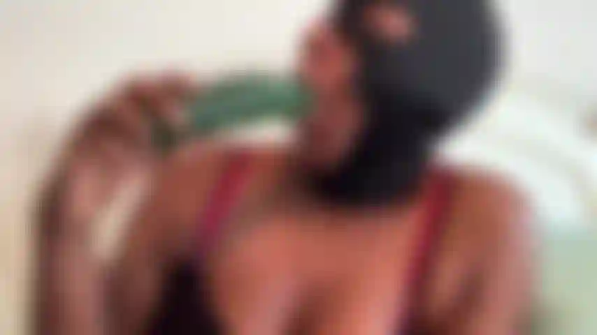 La bouche humide de HeadUsa noie bbc (fétiche).