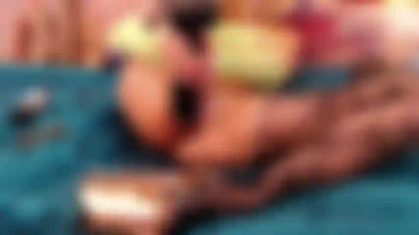 Bbc dans la chatte serrée.