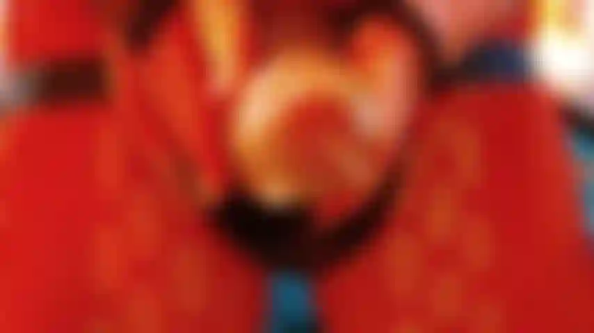 Baise avec un gode-ceinture.