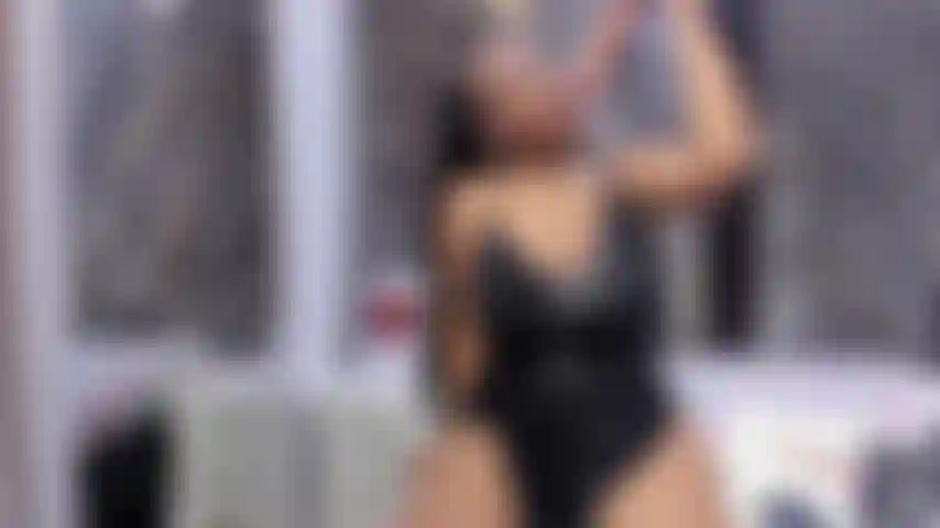 Une fellation profonde et ton sperme dans mes seins.!