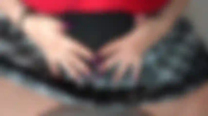 Baise-moi en portant uniquement des talons hauts.