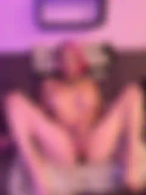 Un plug anal vibe et une éjaculation légère.