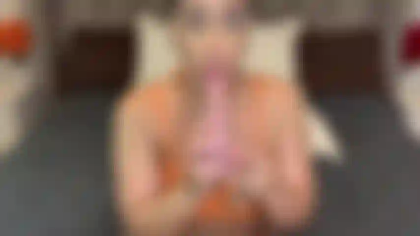 Une fellation et un orgasme de masturbation en solo.